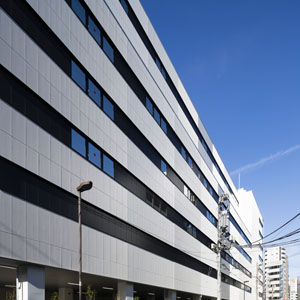 施工例　神田総合事務所（外壁材：シャープで繊細な質感を壁面に与える押出成形セメント板アスロック600）
