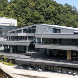 京都精華大学明窓館