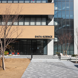 下関市立大学データサイエンス学部棟